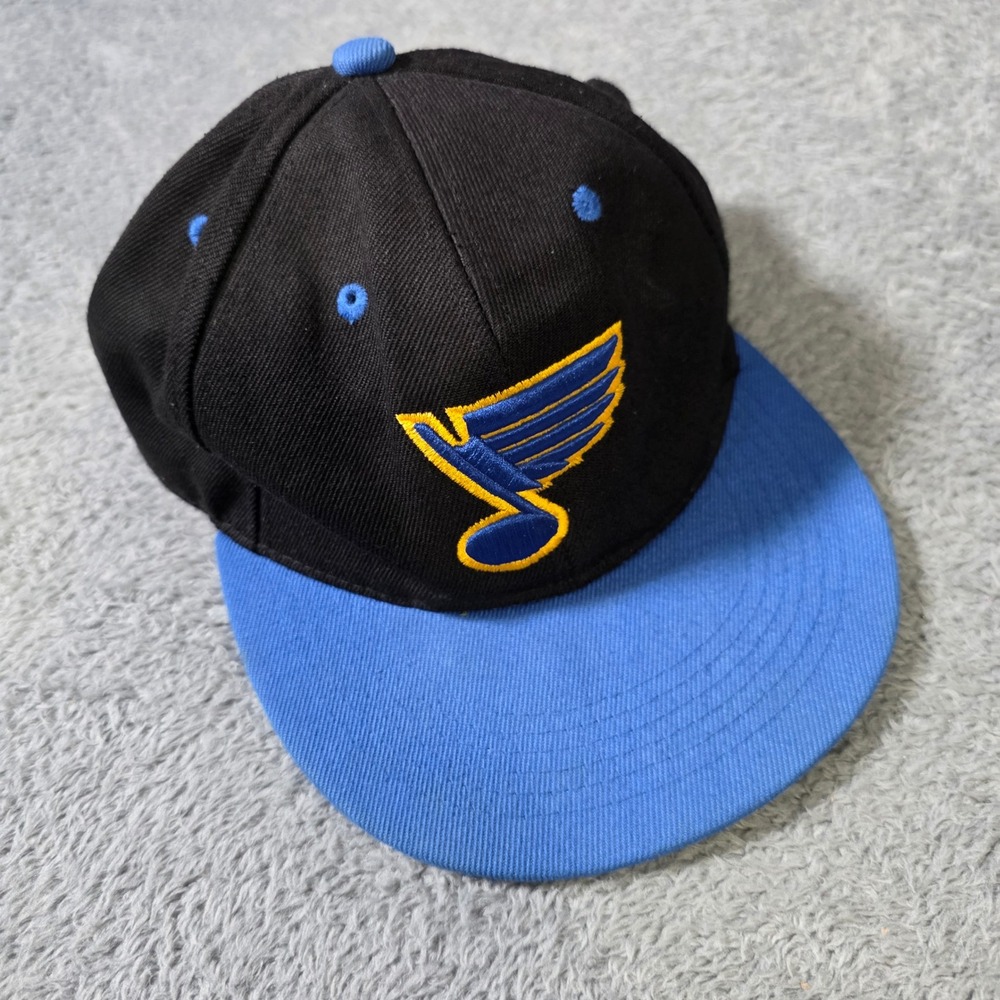 Max Headgear Mens OSFM Snapback Hat Black Blue St. Louis Blues NHL Logo Cap